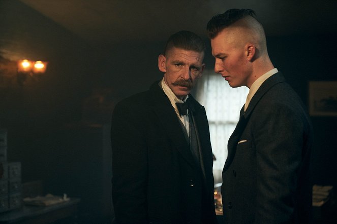 Peaky Blinders - The Road to Hell - Photos - Paul Anderson, Harry Kirton