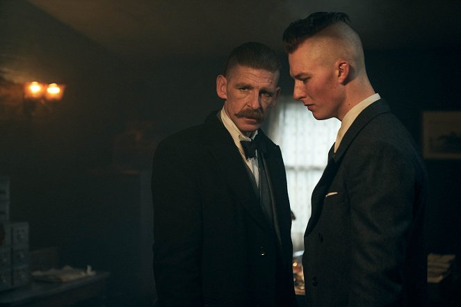 Peaky Blinders - Season 6 - The Road to Hell - Photos - Paul Anderson, Harry Kirton