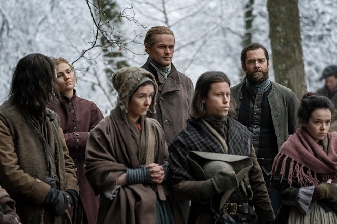 Outlander - Matkantekijä - Season 6 - Kaikuja eilisestä - Kuvat elokuvasta - Sophie Skelton, Sam Heughan, Richard Rankin