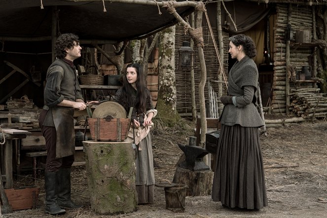 Outlander - Die Highland-Saga - Season 6 - Filmfotos - Alexander Vlahos, Jessica Reynolds, Caitríona Balfe