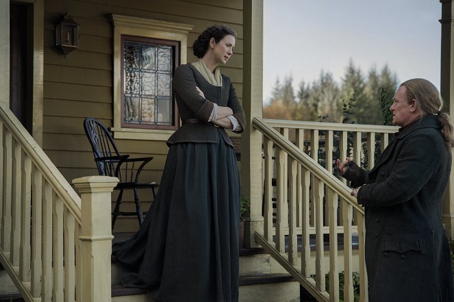 Outlander - Season 6 - Allegiance - Photos - Caitríona Balfe, Mark Lewis Jones