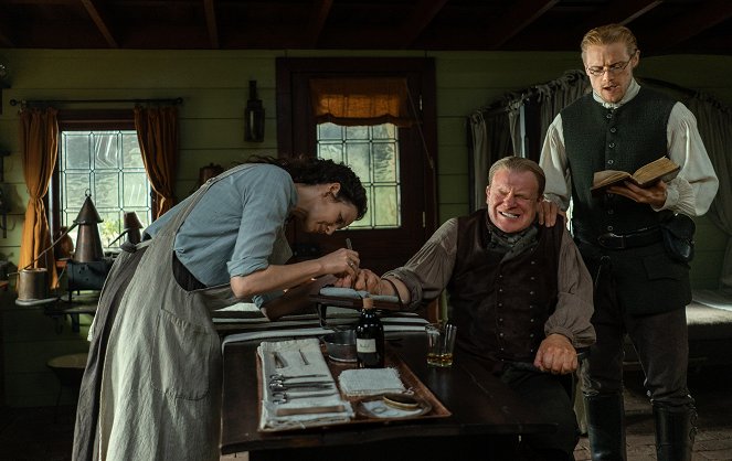 Outlander - Az idegen - Temperance - Filmfotók - Caitríona Balfe, Mark Lewis Jones, Sam Heughan