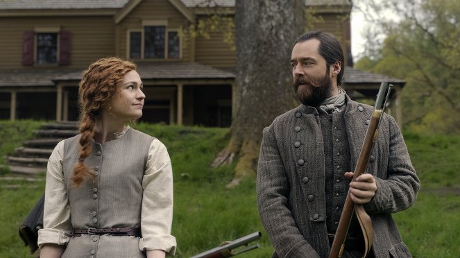 Outlander - Die Highland-Saga - Die Stunde des Wolfes - Filmfotos - Sophie Skelton, Richard Rankin
