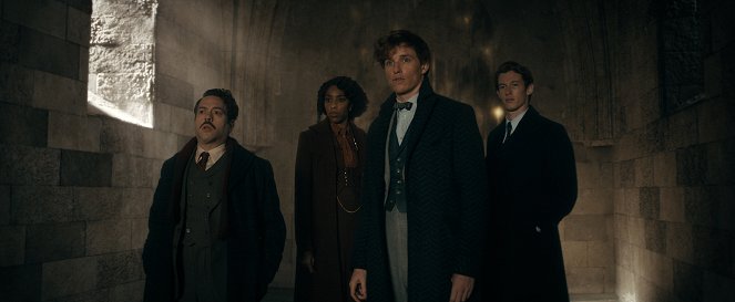 Fantastic Beasts: The Secrets of Dumbledore - Van film - Dan Fogler, Jessica Williams, Eddie Redmayne, Callum Turner