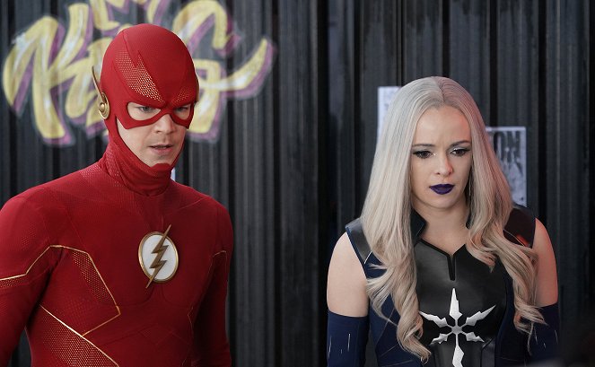 The Flash - The Fire Next Time - Photos - Grant Gustin, Danielle Panabaker