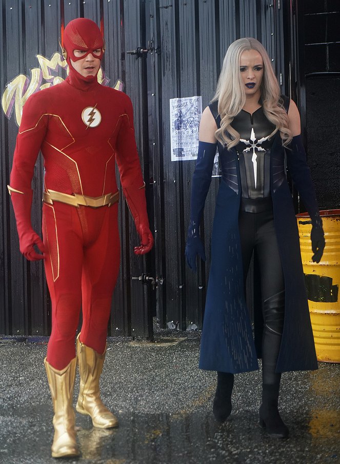 The Flash - The Fire Next Time - Photos - Grant Gustin, Danielle Panabaker