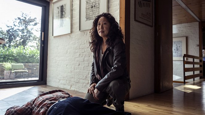 Killing Eve - A Rainbow in Beige Boots - Photos