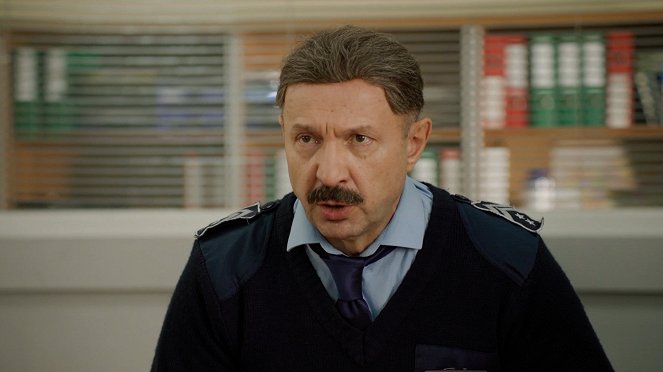 Keresztanyu - Season 3 - A nyomravezetői díj - Z filmu - Ferenc Lengyel