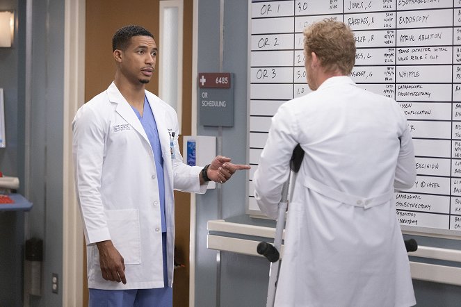 Grey's Anatomy - Die jungen Ärzte - Auf Reisen - Filmfotos - Greg Tarzan Davis