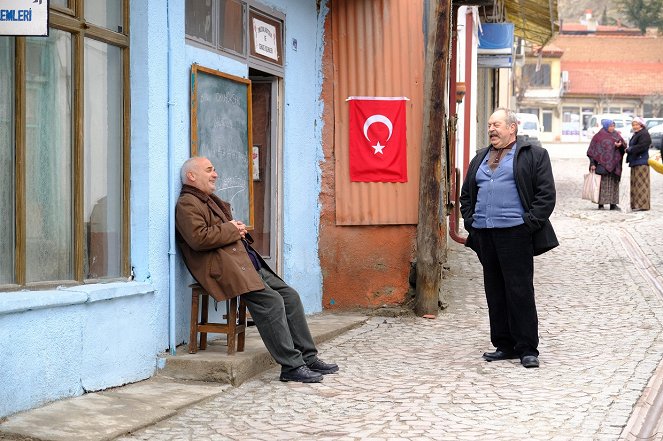 Gönül Dağı - Köyün Delisi - De la película