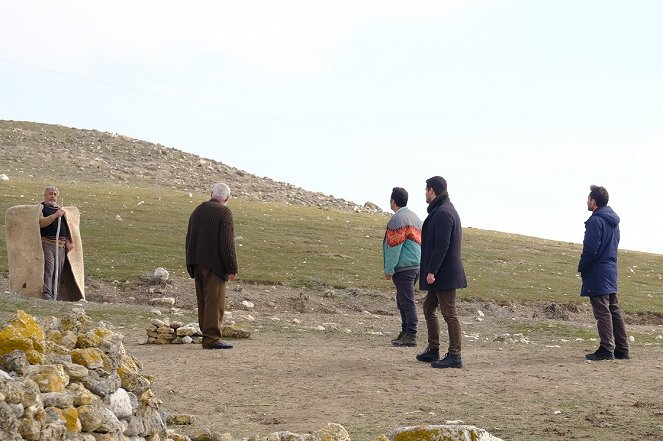 Gönül Dağı - Köyün Delisi - De la película