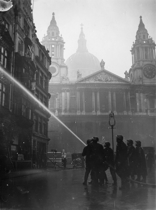The Blitz: Days That Changed WWII - Van film