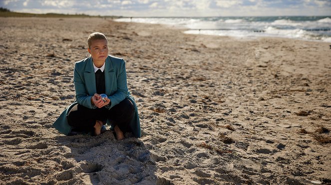 Ella Schön, az ügyvédbojtár - Season 5 - Boldogság a Földön - Filmfotók