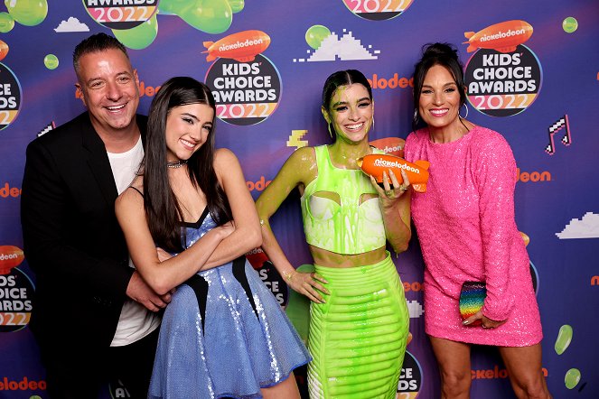 Nickelodeon Kids' Choice Awards 2022 - Photos - Charli D'Amelio, Dixie D'Amelio