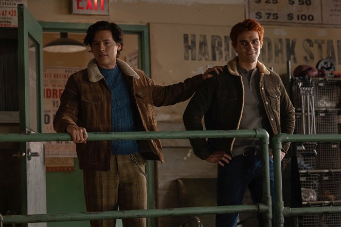 Riverdale - Chapter One Hundred and Five: Folk Heroes - Photos - Cole Sprouse, K.J. Apa