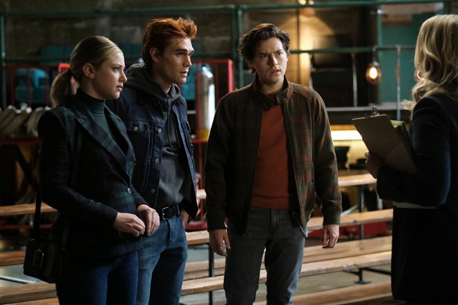 Riverdale - Hoofdstuk 1 Hundred and Four: "The Serpent Queen's Gambit" - Van film - Lili Reinhart, K.J. Apa, Cole Sprouse