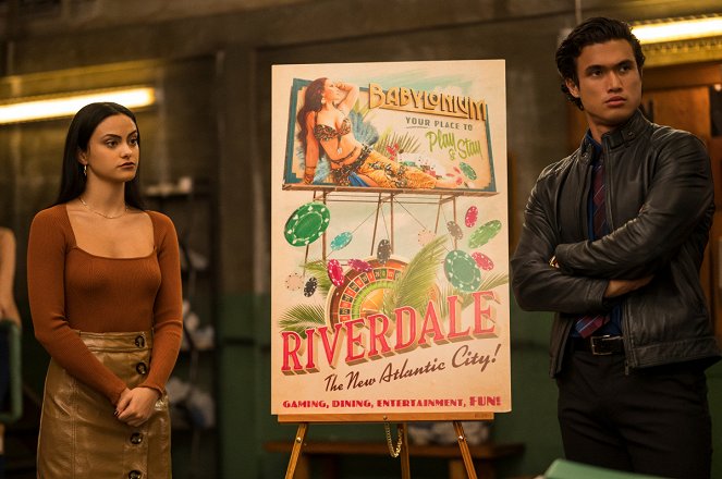 Riverdale - Kapitel einhundertunddrei: „Die Stadt“ - Filmfotos - Camila Mendes, Charles Melton