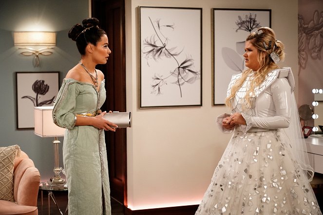 iCarly - Season 1 - iRobot Wedding - Photos - Miranda Cosgrove, Bailey Stender