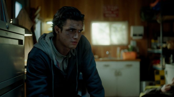 Riverdale - Chapter Ninety: The Night Gallery - Photos - Charles Melton