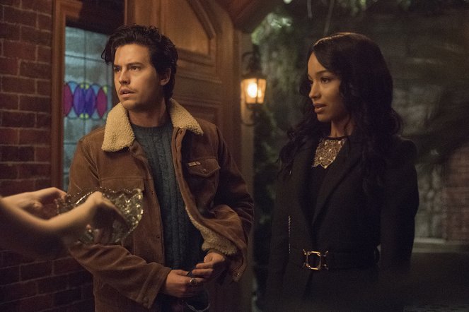 Riverdale - Kapitel vierundachtzig: „Bäumchen wechsle dich“ - Filmfotos - Cole Sprouse, Erinn Westbrook