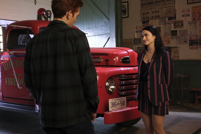 Riverdale - Chapitre quatre-vingt-trois : Visiteurs extraterrestres - Film - Camila Mendes