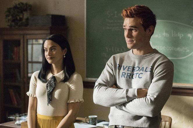 Riverdale - Chapter Eighty-Two: Back to School - Photos - Camila Mendes, K.J. Apa