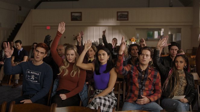 Riverdale - Chapter Eighty-One: The Homecoming - Photos - K.J. Apa, Lili Reinhart, Camila Mendes, Cole Sprouse, Vanessa Morgan