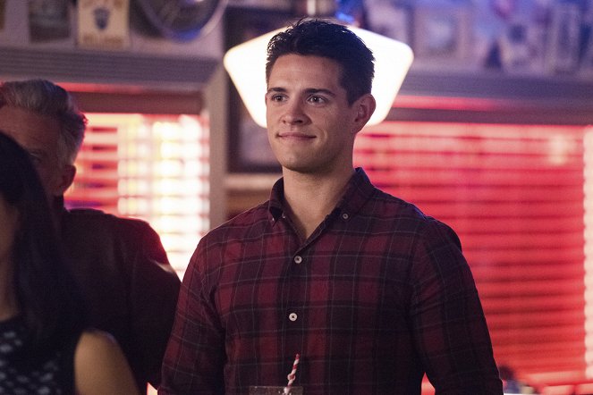 Riverdale - Chapter Eighty-One: The Homecoming - Photos - Casey Cott