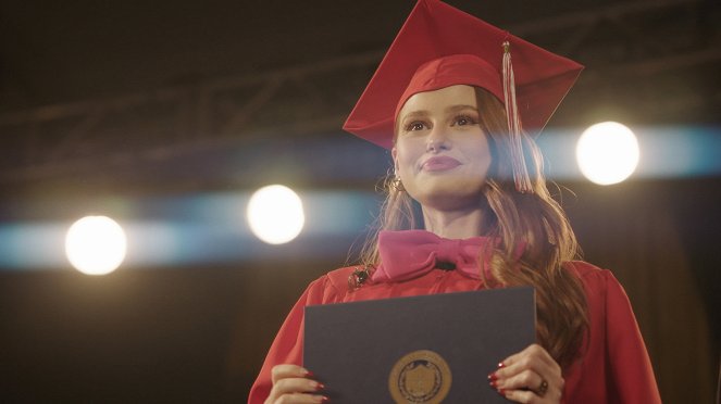 Riverdale - Chapter Seventy-Nine: Graduation - Photos - Madelaine Petsch