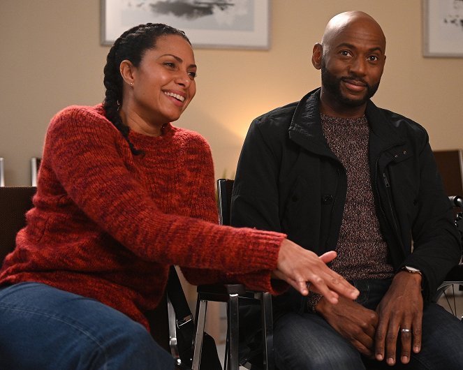 A Million Little Things - Fingers Crossed - Photos - Christina Moses, Romany Malco