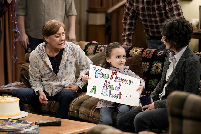 The Conners - Season 4 - Big Negotiations and Broken Expectations - Photos - Laurie Metcalf