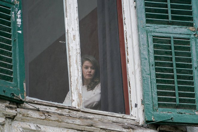 Girl in the Glass - Episode 29 - Photos - Burcu Biricik