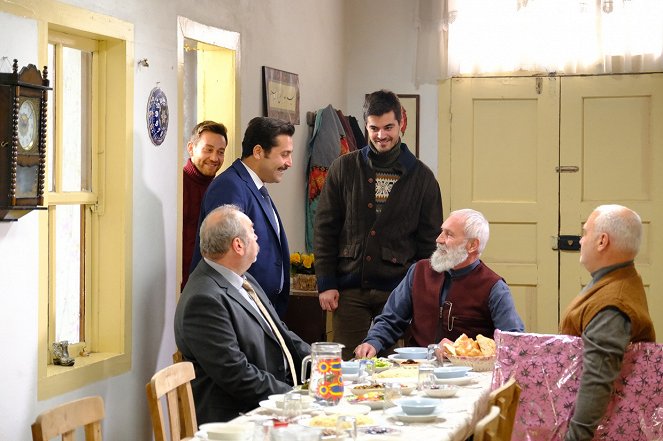 Gönül Dağı - Season 2 - Geçmişin Duvarları - De la película