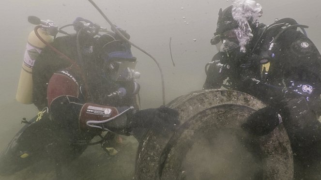 Ross Kemp: Shipwreck Treasure Hunter - Photos