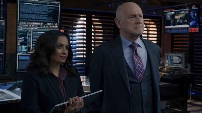 NCIS: Los Angeles - MWD - Photos - Kavi Ramachandran Ladnier, Gerald McRaney