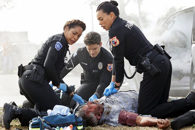 911-Texas - Dühroham - Filmfotók - Gina Torres, Ronen Rubinstein, Brianna Baker