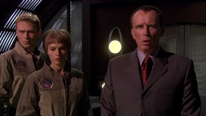Star Trek: Enterprise - Season 4 - Demons - Photos - Connor Trinneer, Jolene Blalock, Peter Weller
