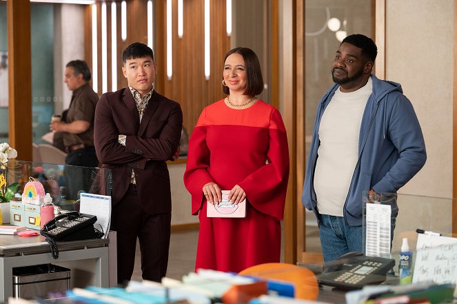 Lóvé - Kezdetek - Filmfotók - Joel Kim Booster, Maya Rudolph, Ron Funches