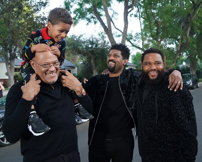 Black-ish - Homegoing - Del rodaje - Laurence Fishburne, Deon Cole, Anthony Anderson