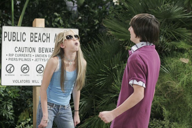 Hannah Montana - Season 1 - Miley, Get Your Gum - Photos - Miley Cyrus