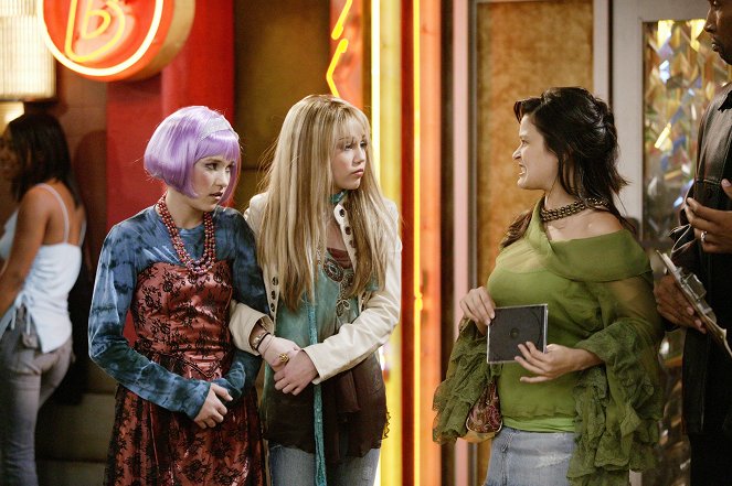 Hannah Montana - Season 1 - It's My Party and I'll Lie If I Want To - Photos - Emily Osment, Miley Cyrus, Hiromi Dames