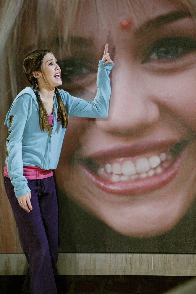 Hannah Montana - Season 1 - You're So Vain, You Probably Think This Zit Is About You - Photos - Miley Cyrus