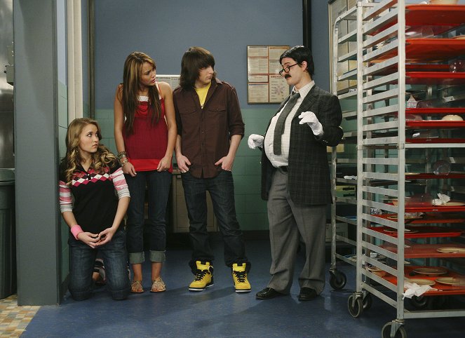 Hannah Montana - You Give Lunch a Bad Name - Filmfotos - Emily Osment, Miley Cyrus, Mitchel Musso, Jason Earles