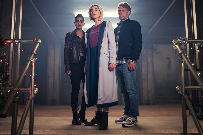 Pán času - Eve of the Daleks - Z filmu - Mandip Gill, Jodie Whittaker, John Bishop