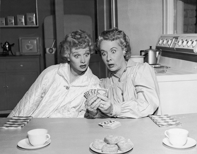 I Love Lucy - Lucy Thinks Ricky Is Trying to Murder Her - Photos - Lucille Ball, Vivian Vance