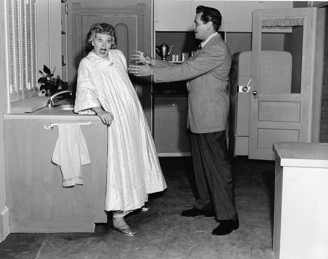 I Love Lucy - Season 1 - Lucy Thinks Ricky Is Trying to Murder Her - Photos - Lucille Ball, Desi Arnaz
