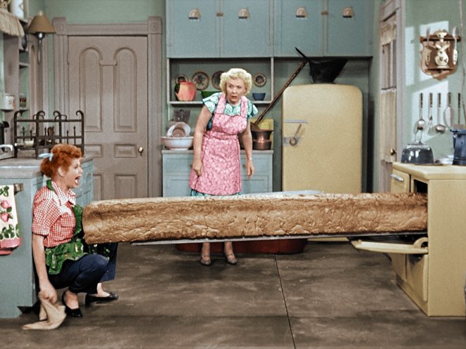 I Love Lucy - Season 1 - Pioneer Women - Photos - Lucille Ball, Vivian Vance