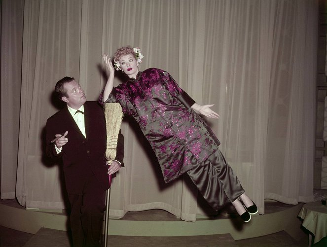 I Love Lucy - Season 6 - Lucy Meets Orson Welles - Photos - Orson Welles, Lucille Ball