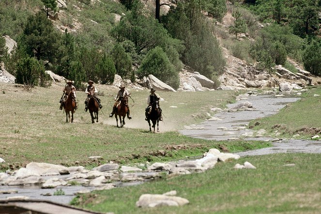 Last Stand at Saber River - De la película