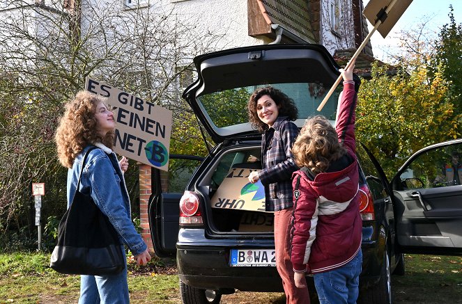 Neben der Spur ist auch ein Weg - Z filmu - Lydia Maria Makrides, Justine Hirschfeld